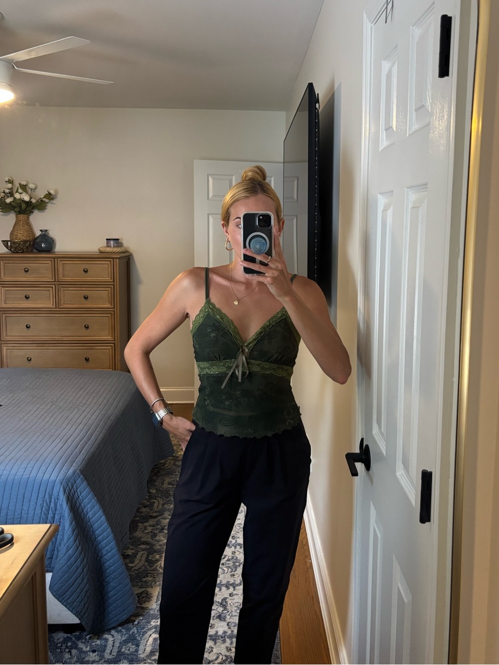 NWT Romwe green floral designed vneck flattering tank top size medium